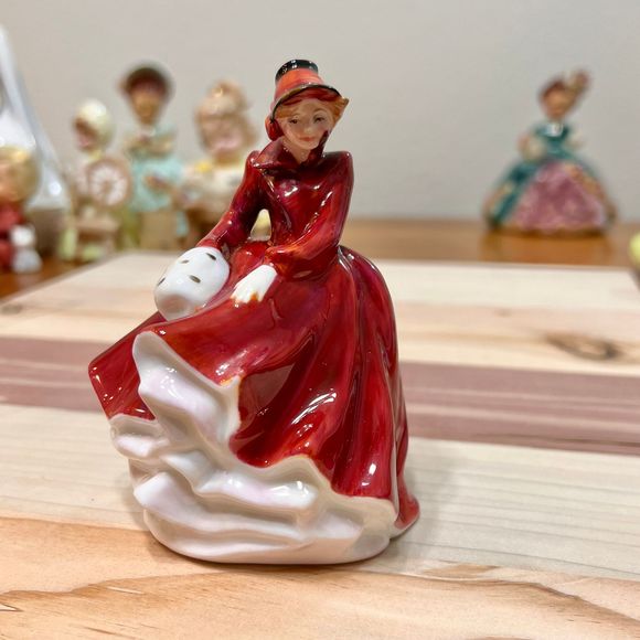 Royal Doulton HN 3208 EMMA by Adrian Hughes, Vintage 1989 Lady from England